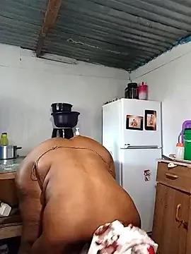 curvyloneah75 on StripChat