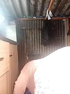 curvyloneah75 on StripChat