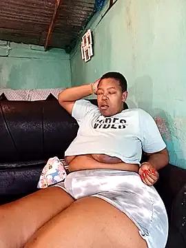 curvyloneah75 on StripChat