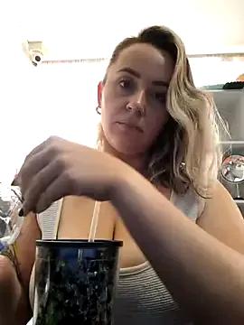 CurvyLust_x on StripChat