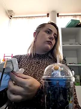 CurvyLust_x on StripChat