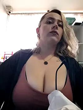 CurvyLust_x on StripChat