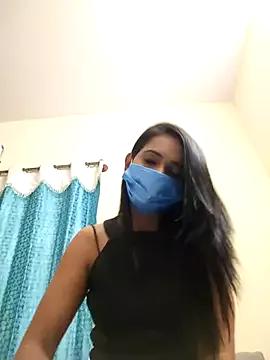 Curvyqueenz on StripChat