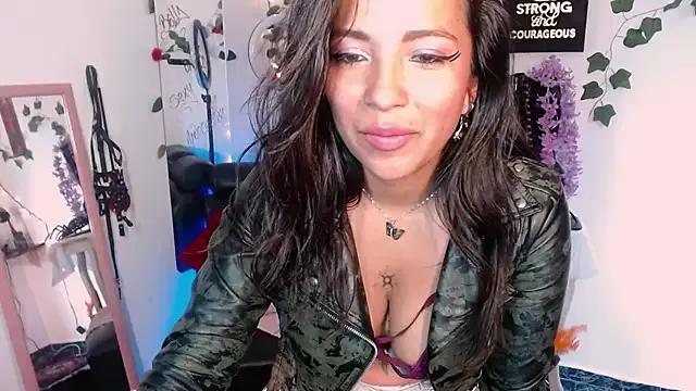 Dakota_ro on StripChat