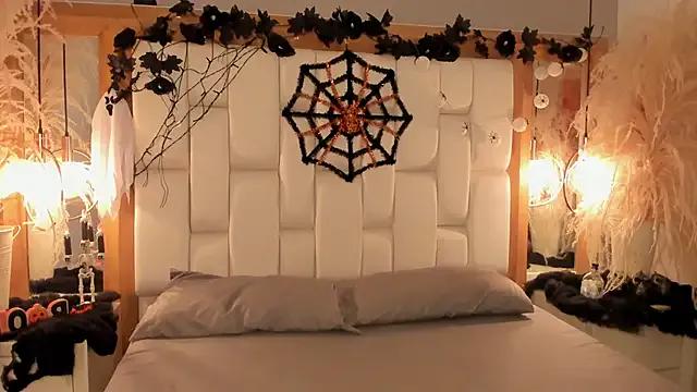 Daphne_And_Roger on StripChat