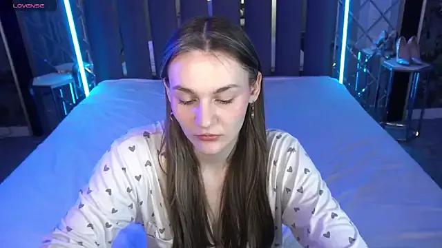 DiamondGoldie — Tease my soft boobs