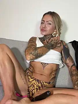 Divina_X_ on StripChat