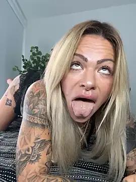 Divina_X_ — Free Boobs 10 Min.