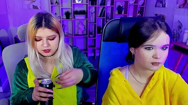 Elainebeness on StripChat