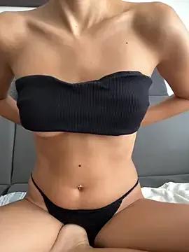 elasuyum on StripChat