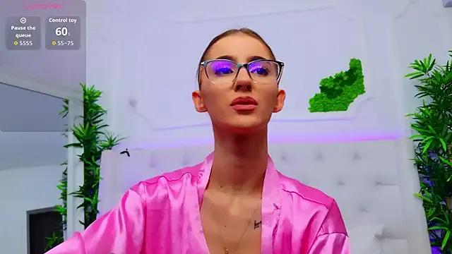 ElisaCharm — Freechat on StripChat