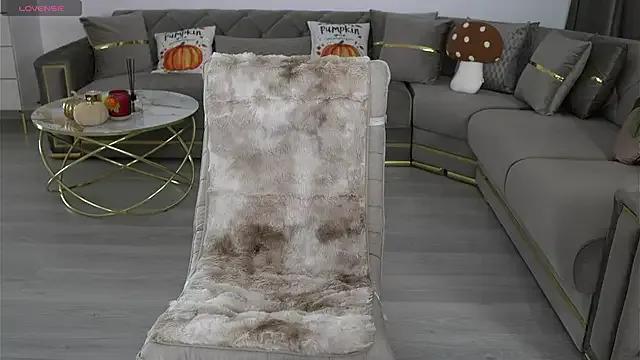 Ellyxxxelly on StripChat