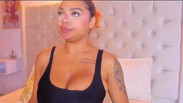 Eloisa_cleavage_ on StripChat