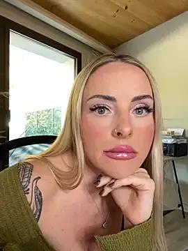 EmaSalis on StripChat