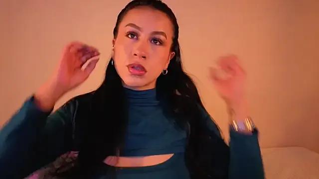 EmiGomez_ on StripChat