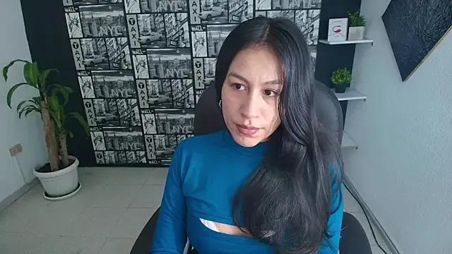 EmiGomez_ on StripChat