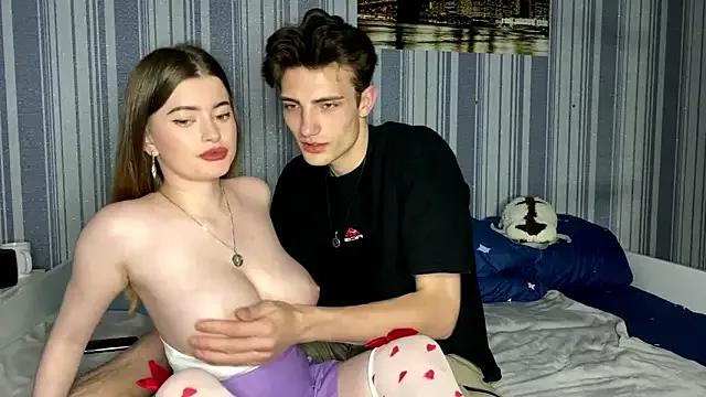 EmiliaCouple on StripChat