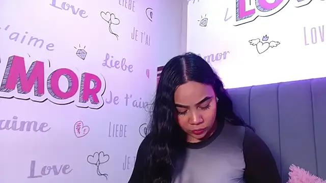 EmilyQueen3x on StripChat