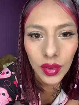 Emilyy-18 on StripChat