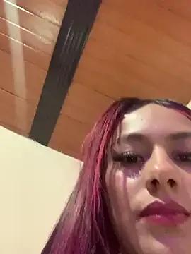 Emilyy-18 on StripChat