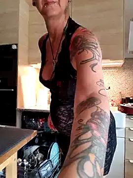 Emma_Milf25 on StripChat