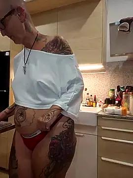 Emma_Milf25 on StripChat