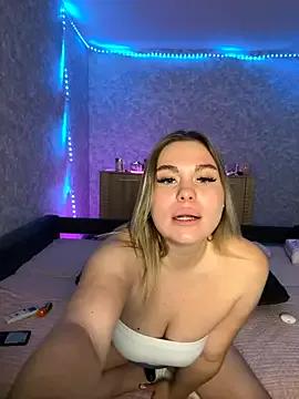 Evaaa_Babiesss on StripChat