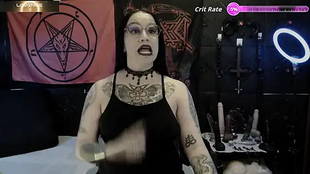 Evil_Queen_666 on StripChat