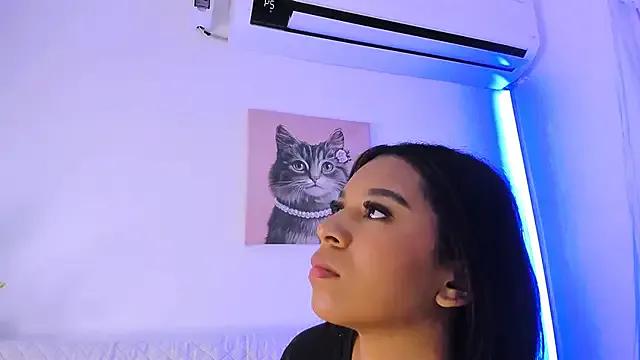 Fernanda_brown18 on StripChat
