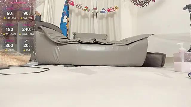 fox-yiyi on StripChat