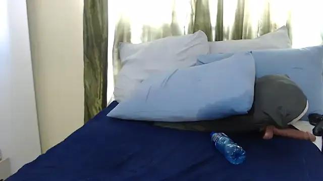 Foxybrownxx1 on StripChat