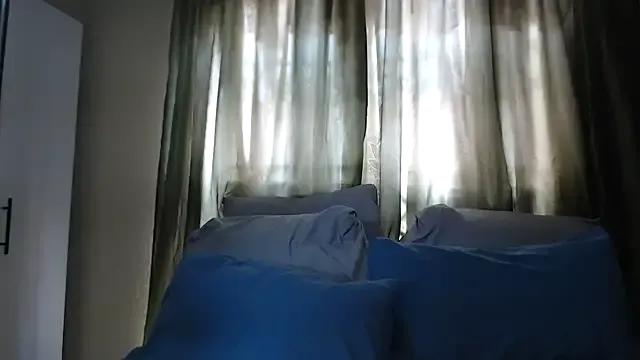 Foxybrownxx1 on StripChat