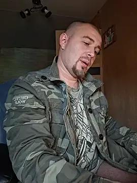 Foxyshaved on StripChat