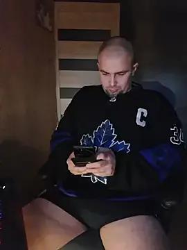 Foxyshaved on StripChat