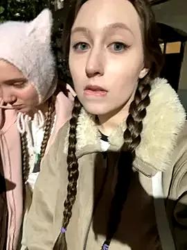 FroggyAnna on StripChat