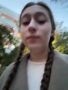 FroggyAnna on StripChat