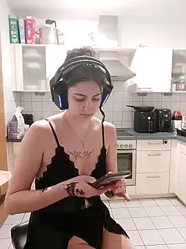 Gamergirl-Linela on StripChat