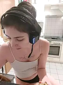 Gamergirl-Linela on StripChat