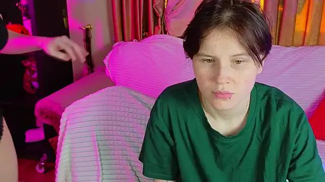 Girls_Fingers on StripChat