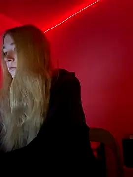 Glowing_Elegant_Tessa — Bite lips