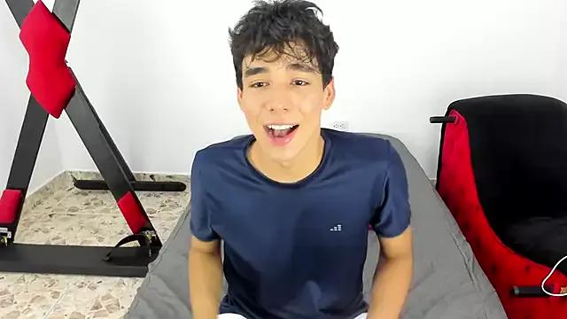Harry_LatinBoy on StripChat