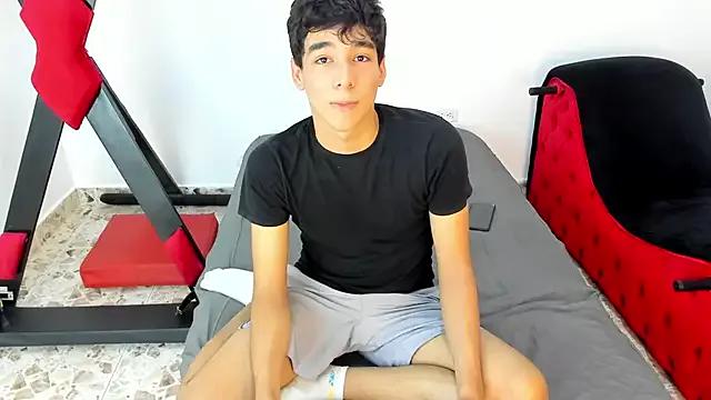 Harry_LatinBoy on StripChat