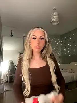 HeidiMae — Bend over smack ass