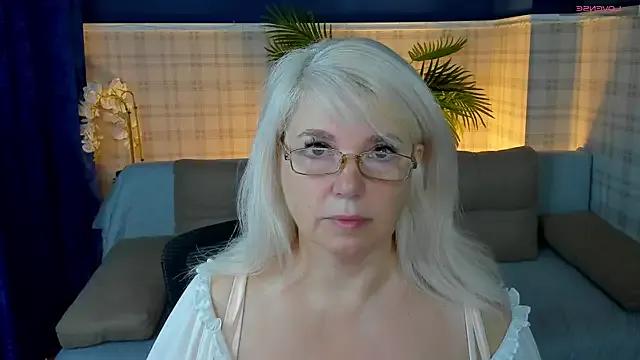 Hella_Fabel on StripChat