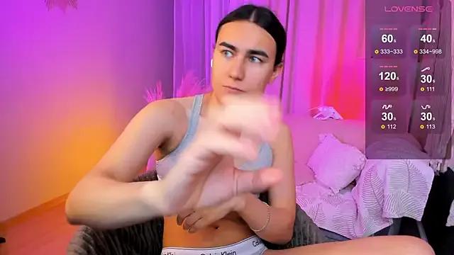 HeyAlena on StripChat