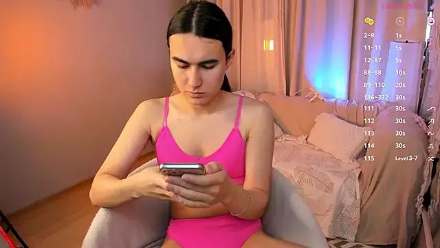 HeyAlena on StripChat