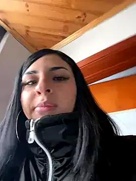 Hilary_pinkk on StripChat