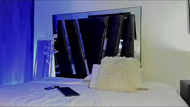 HollyEvanz on StripChat