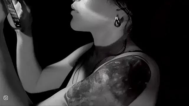 honeey_ on StripChat