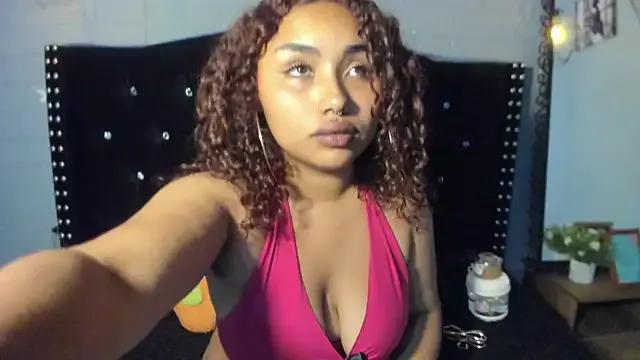 Honeyyy_Brown on StripChat